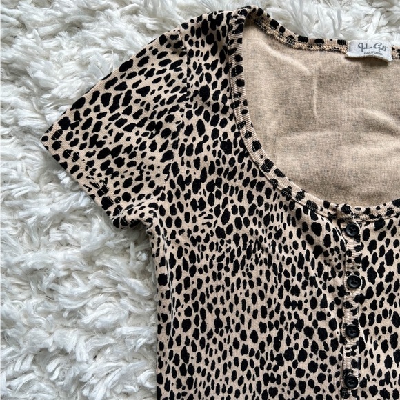 Brandy Melville Cheetah Print Button Up Baby Tee - Picture 7 of 7